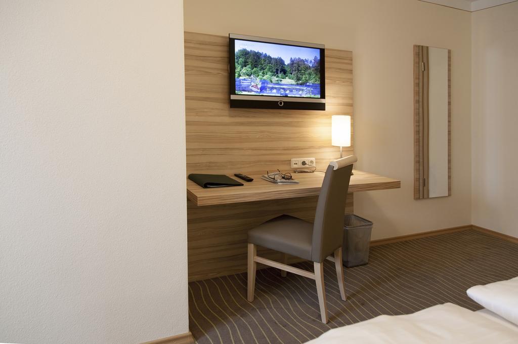 פפפנהופן אן דר אילם Hotel Strasshof מראה חיצוני תמונה