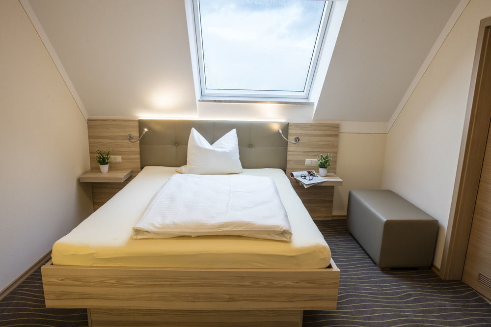 פפפנהופן אן דר אילם Hotel Strasshof מראה חיצוני תמונה