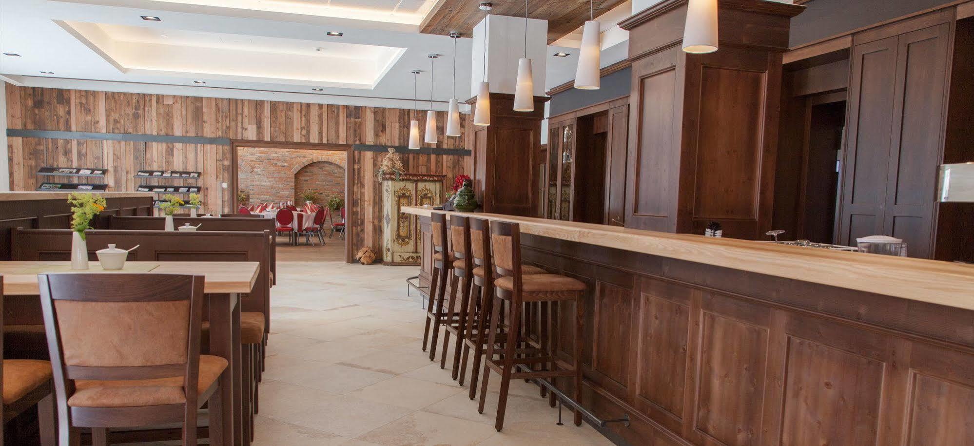 פפפנהופן אן דר אילם Hotel Strasshof מראה חיצוני תמונה